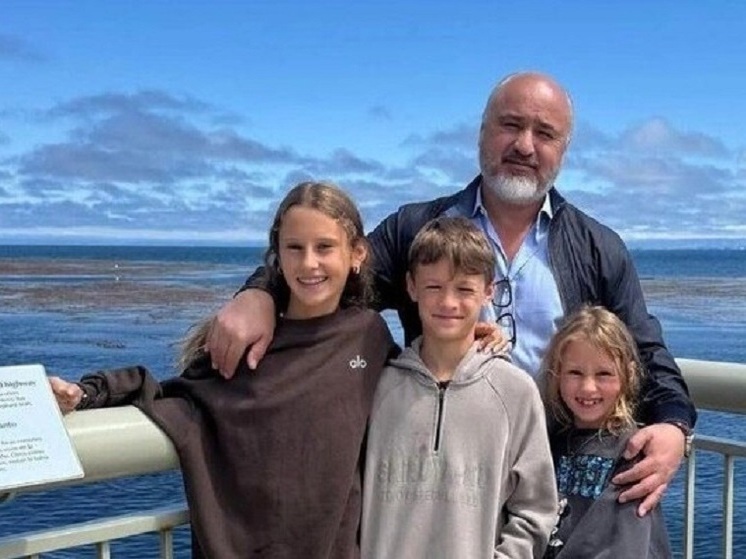 Бывший сити-менеджер Нижнего Олег Кондрашов опубликовал фото с детьми