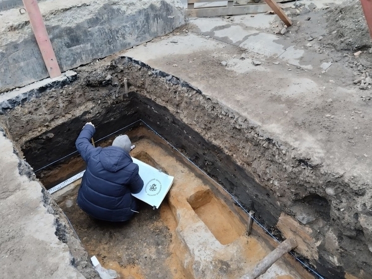 Археологи исследуют новый раскоп в центре Пскова