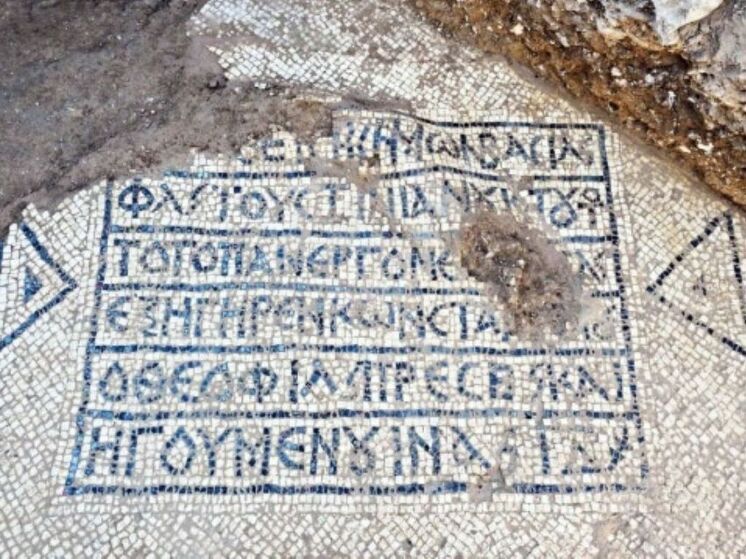 В Турции обнаружена потрясающая христианская напольная мозаика возрастом 1500 лет, изображающая сцены творения и божественного порядка, что проливает свет на ранние библейские традиции