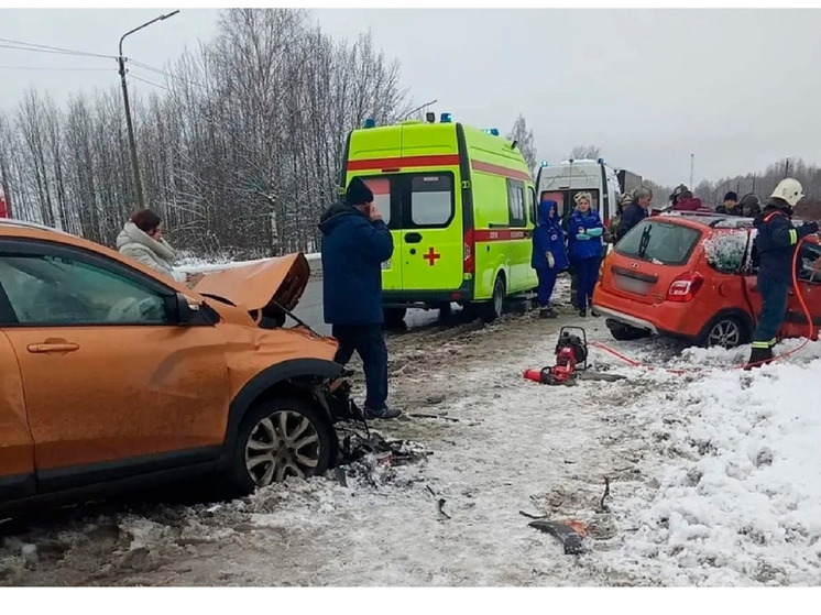 Три человека пострадали и один погиб при ДТП в Череповце