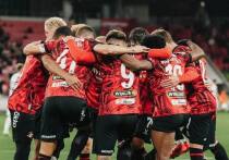 Набросим, как говорится, на вентилятор. У московского "Спартака", 11 ноября 2025 года оставшегося без главного тренера после отставки сербского специалиста Деяна Станковича, по идее, должен быть богатый выбор претендентов на роль нового наставника, ведь это один из самых популярных российских клубов. Вполне вероятно, что у "красно-белых" и правда "нет отбоя от женихов", однако как минимум несколько потенциальных кандидатов уже отпало.