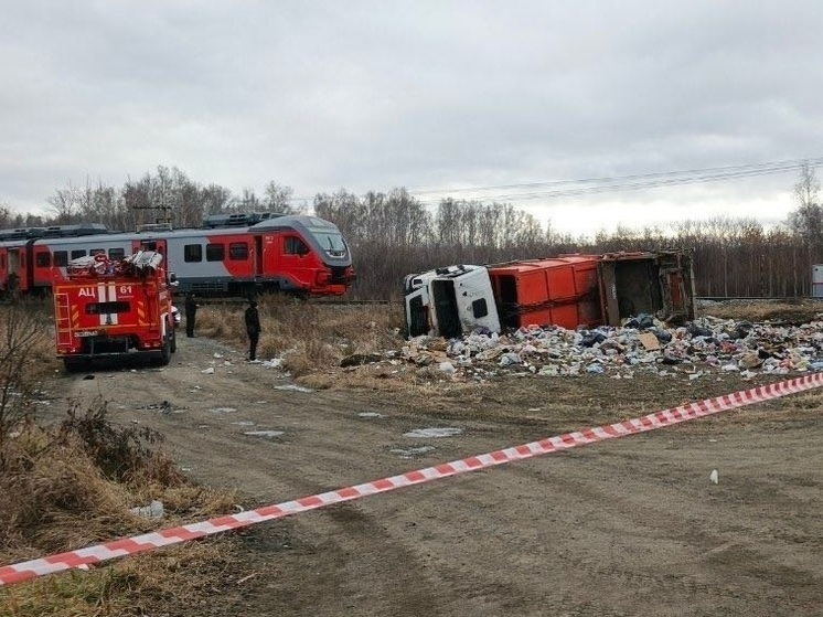 Умер водитель, попавший в аварию с поездом на Южном Урале