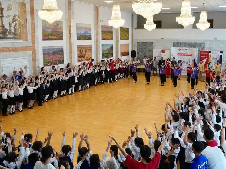 В Калмыкии состоялась посвящение школьников в Орлята России