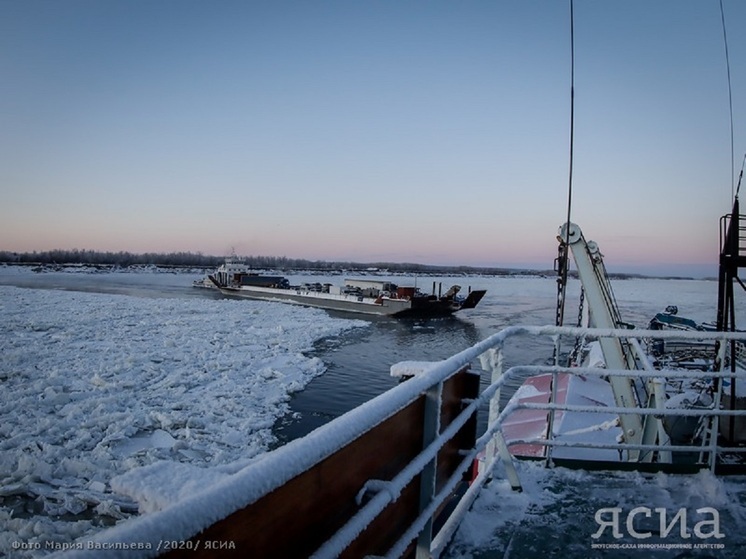 Паромная переправа «Жатай – Техтюр» завершит работу до конца ноября, пассажиров перевозят «Хивусы»