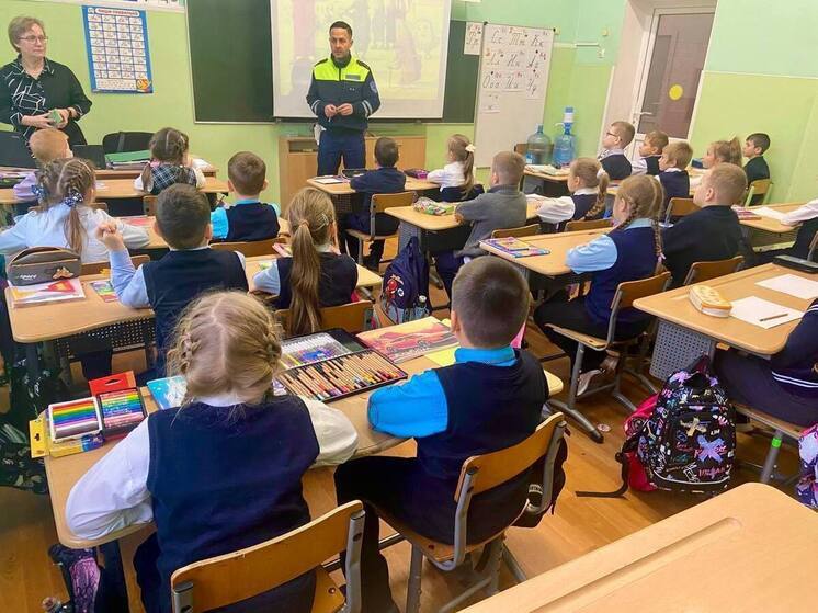 Младшеклассники из Черняховска узнали, как не попасть под машину в темноте