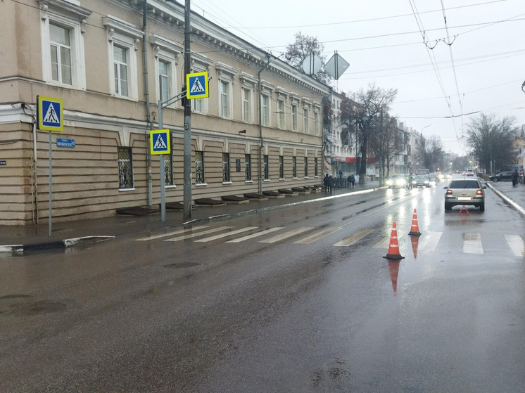 В Орле на Октябрьской автоледи сбила 18-летнюю девушку