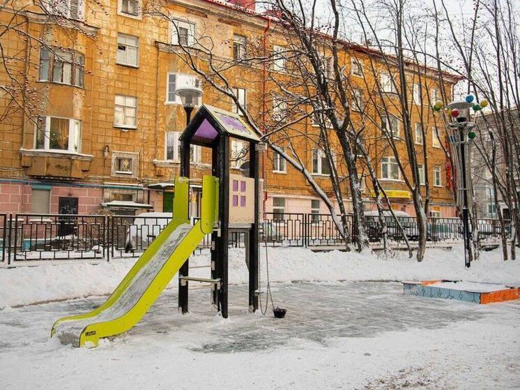 В Сафоновском сквере в Росте обновили детскую площадку