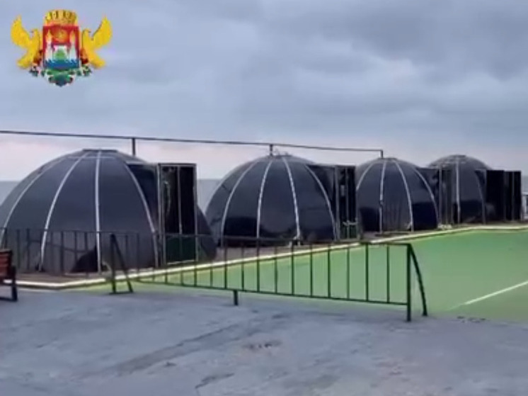 В Махачкале на одной из улиц демонтировали незаконные купольные конструкции