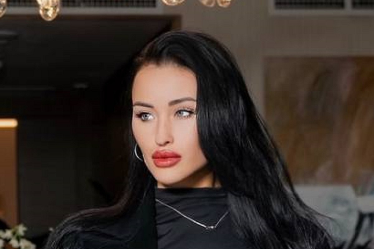 Гимнастка сохранила прекрасную растяжку