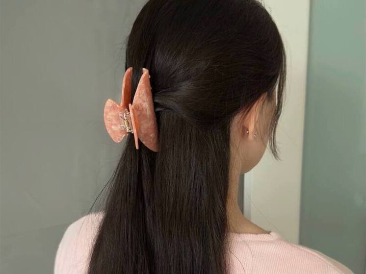 Зимой волосы всегда требуют особого ухода