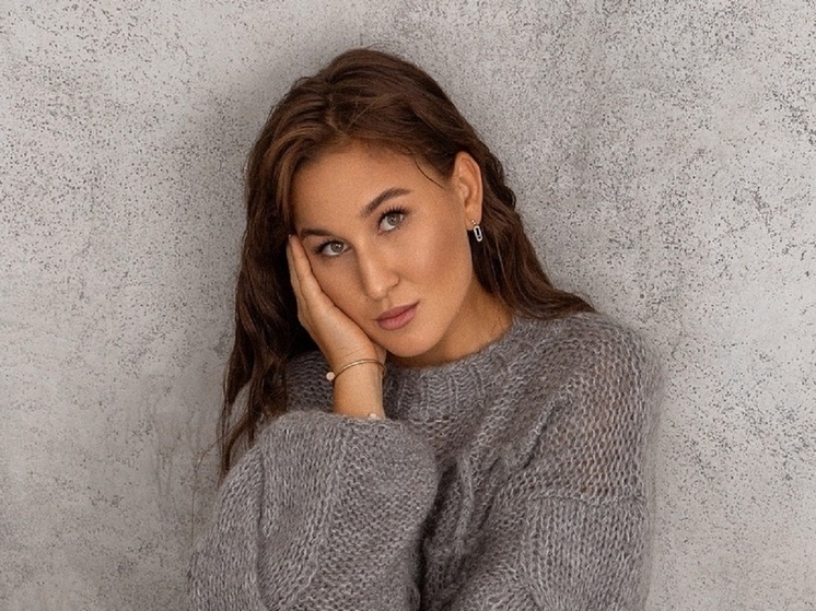 Выступающая в одиночном и парном разрядах российская теннисистка Камилла Рахимова поделилась фотографиями с отдыха. 24-летняя спортсменка порадовала поклонников пляжным контентом.