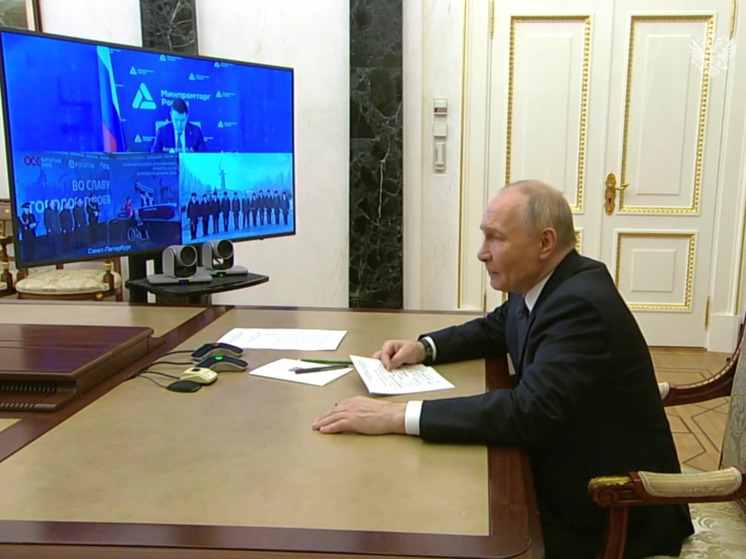 Владимир Путин в формате видеоконференции принял участие в церемонии закладки нового атомного ледокола «Сталинград», состоявшейся на Балтийском заводе в Петербурге