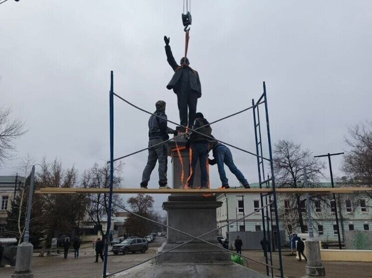 Возвращение вождя: памятник Ленину в Оренбурге занял место после семилетней реставрации