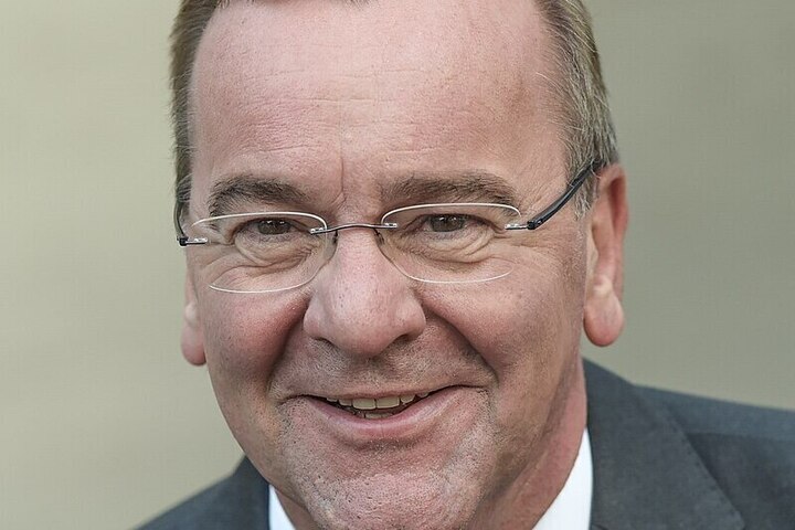 В Германии облили вход в отель краской, протестуя против конференции с участием Писториуса