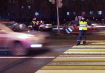 Сотрудники ГАИ обвинили пешехода в ложном вызове на место происшествия: при каком условии пешеходу грозит наказание? Адвокат посоветовал украсть из материалов дела распечатку с алкометра: поможет ли это водителю избежать ответственности? В связи с отсутствием свидетелей водитель в соответствующей графе протокола поставил прочерки: есть ли в этом смысл? Кандидат в водители при сдаче экзамена в ГАИ остановился менее чем за 5 метров до пешеходного перехода: можно ли считать, что экзамен не сдан?

Н