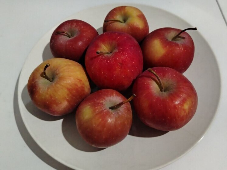 Петербуржцам посоветовали закрыть яблоки на карантин