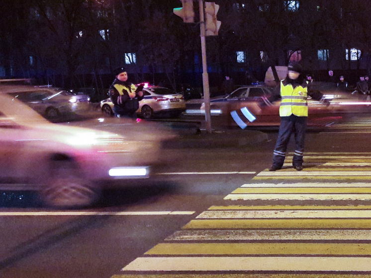 Сотрудники ГАИ обвинили пешехода в ложном вызове на место происшествия: при каком условии пешеходу грозит наказание? Адвокат посоветовал украсть из материалов дела распечатку с алкометра: поможет ли это водителю избежать ответственности? В связи с отсутствием свидетелей водитель в соответствующей графе протокола поставил прочерки: есть ли в этом смысл? Кандидат в водители при сдаче экзамена в ГАИ остановился менее чем за 5 метров до пешеходного перехода: можно ли считать, что экзамен не сдан?

Н
