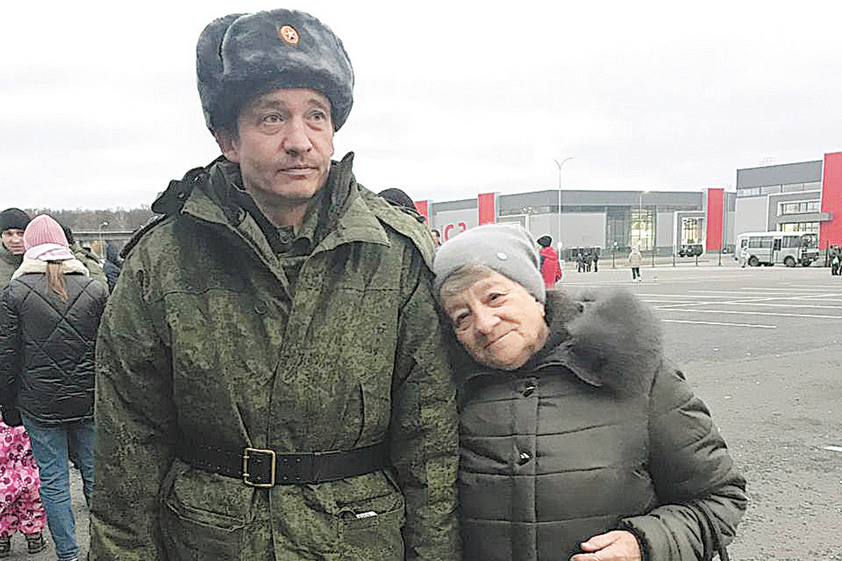 «Вырастет и вспомнит обо мне»: штурмовик из Казани вынес в вещмешке с линии огня украинскую девочку