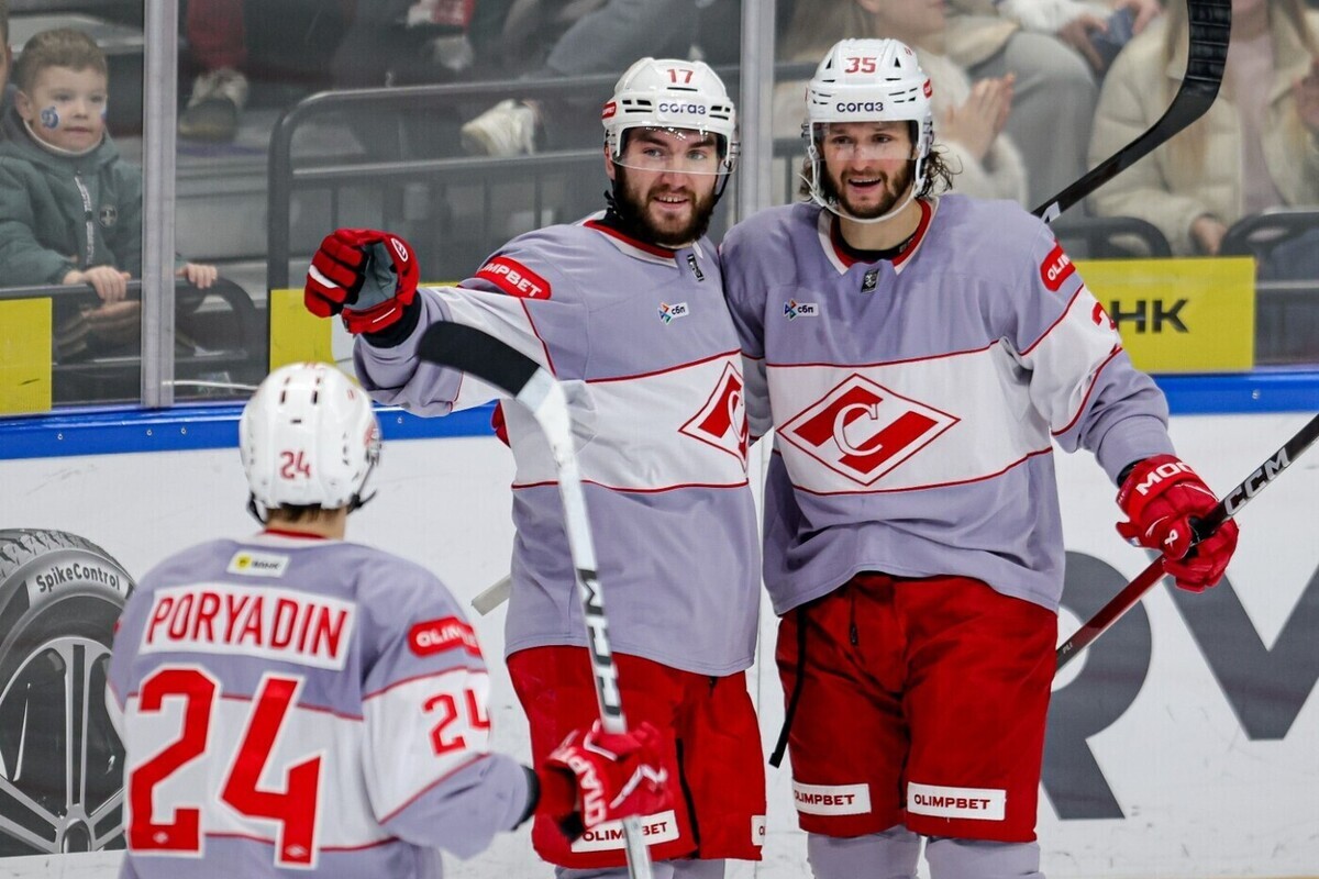 В регулярном чемпионате КХЛ во вторник состоялось семь увлекательных поединков