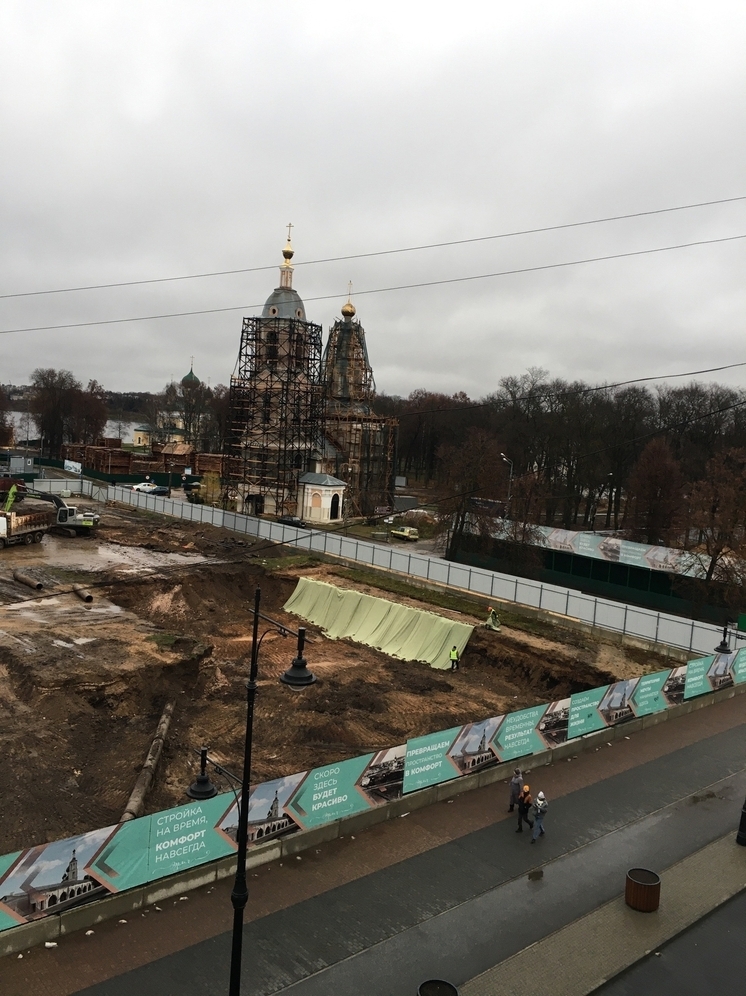 В Угличе, в строительном котловане появились остатки древних кирпичей