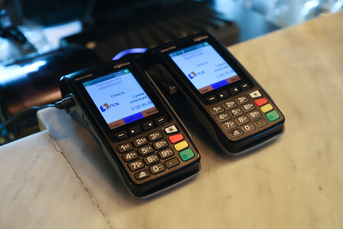 Друзья украли деньги с карты умершей подруги