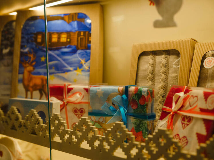 Владивосток встретил праздничный Поезд Деда Мороза