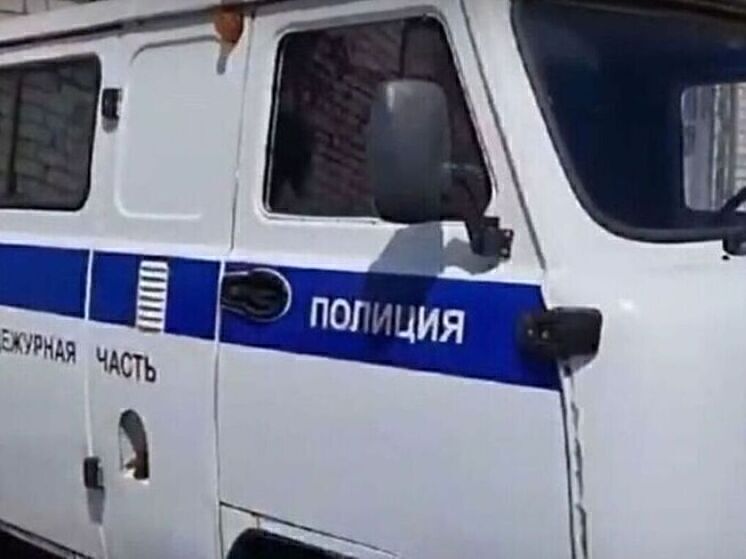 Двое полицейских пострадали в результате подрыва на трассе в Курской области