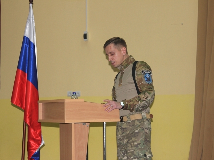 Ветеран СВО провёл урок Мужества в орловской школе