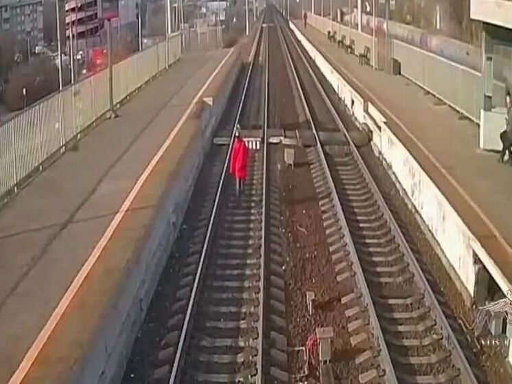 В Иркутске четверо подростков проехали на электричке снаружи