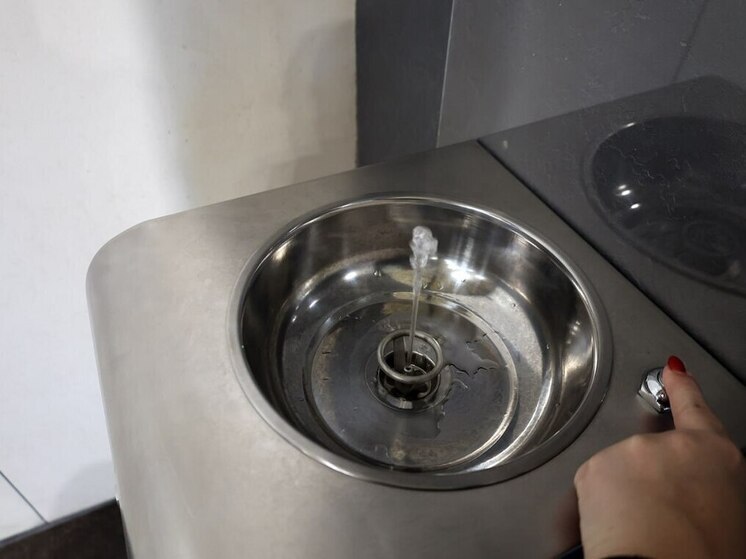 В аэропорту Нового Уренгоя для ожидающих рейс установили питьевой фонтанчик