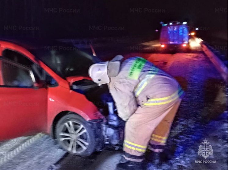 Kia Ceed влетела в отбойник на Думиничской трассе