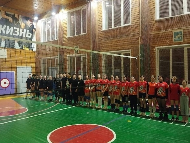 Азарт и скорость: как в Нелькане прошли школьные волейбольные баталии