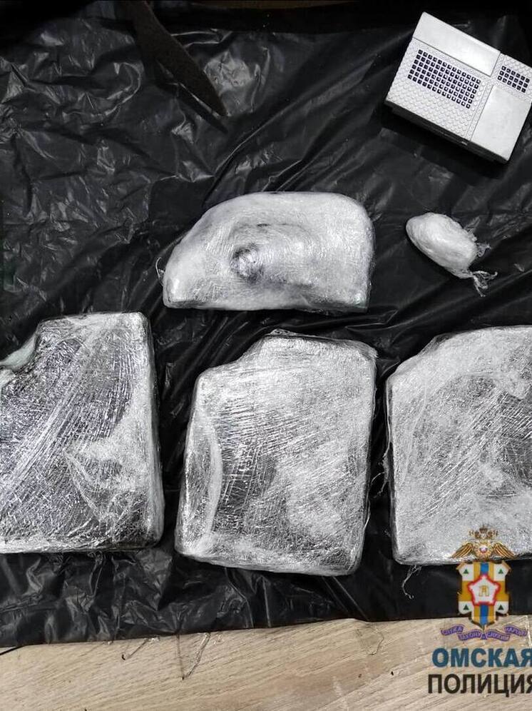 Омича поймали с 1,4 килограммами наркотиков