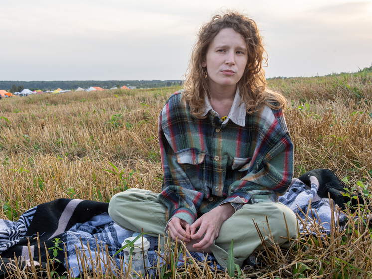 Суд в Москве оштрафовал певицу-иноагентку Монеточку* на 50 тысяч рублей