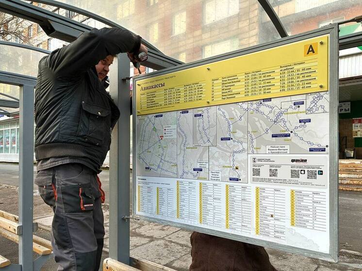 В Архангельске оснащают автобусные остановки картами и электронными табло