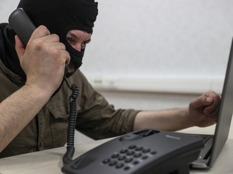 Эксперт Кокунцыков: мошенники заставляют россиян перезванивать им под видом горячих линий