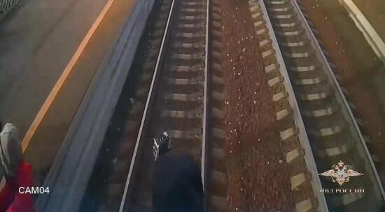 Транспортная полиция Иркутска выявили юных зацеперов, размещавших видео опасных поездок в соцсетях.