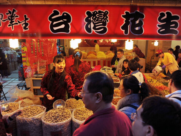 Жителей Тайваня призвали запастись лапшой на случай войны с Китаем