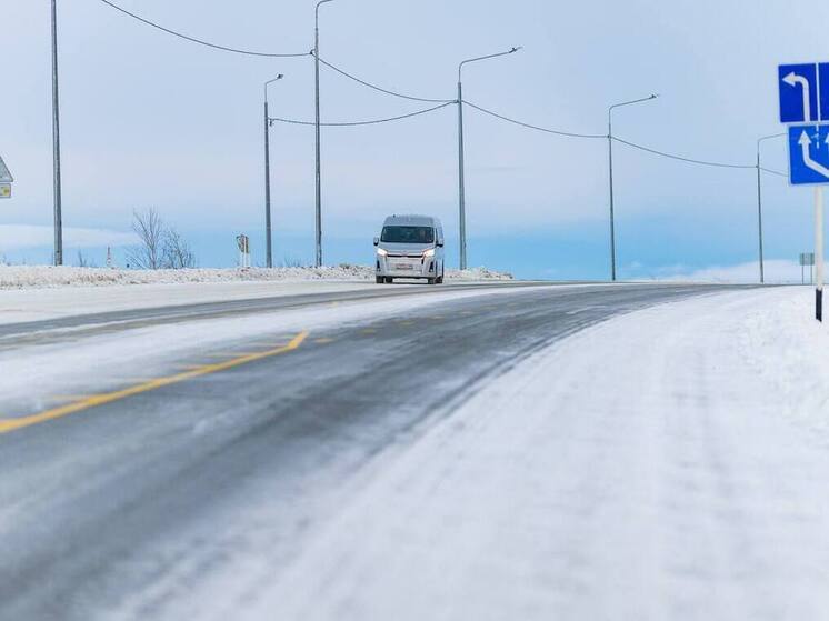 Губернатор ЯНАО призвал автомобилистов не гонять по обледенелым трассам