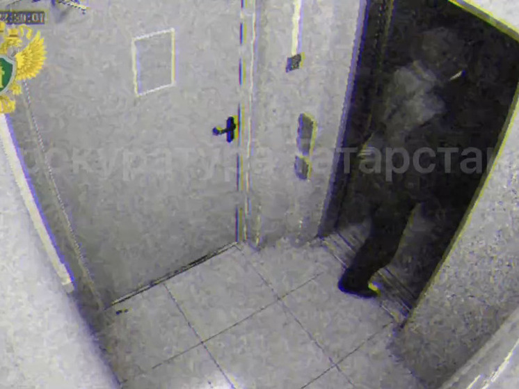 Возбудили дело в Казани на подростков, разгромивших надземный переход