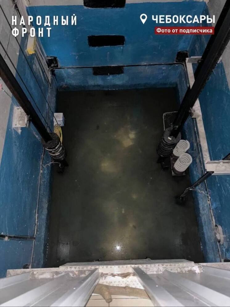 Жители девятиэтажки третью неделю живут без лифта из-за затопленной шахты