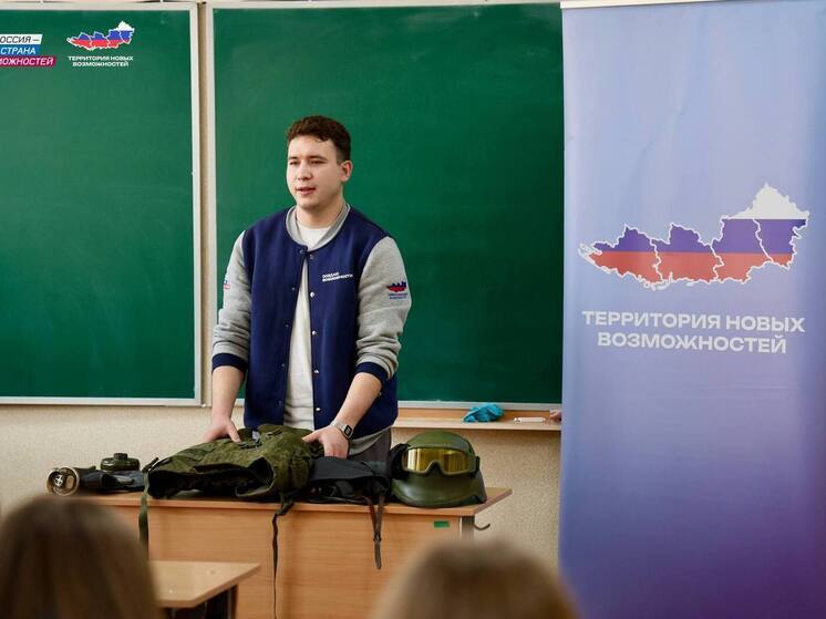 В Луганске со школьниками встретился выпускник Президентской платформы «Россия — страна возможностей» Иван Пономарев