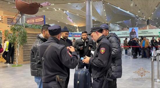 В главных воздушных гаванях страны начали работу первые 12 пунктов миграционного контроля. 