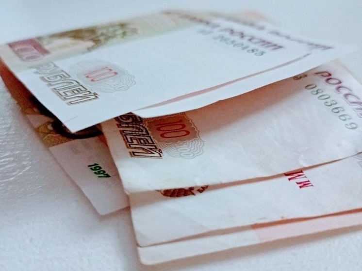 Стоимость трудового патента в Саратовской области выросла до 9423 рублей