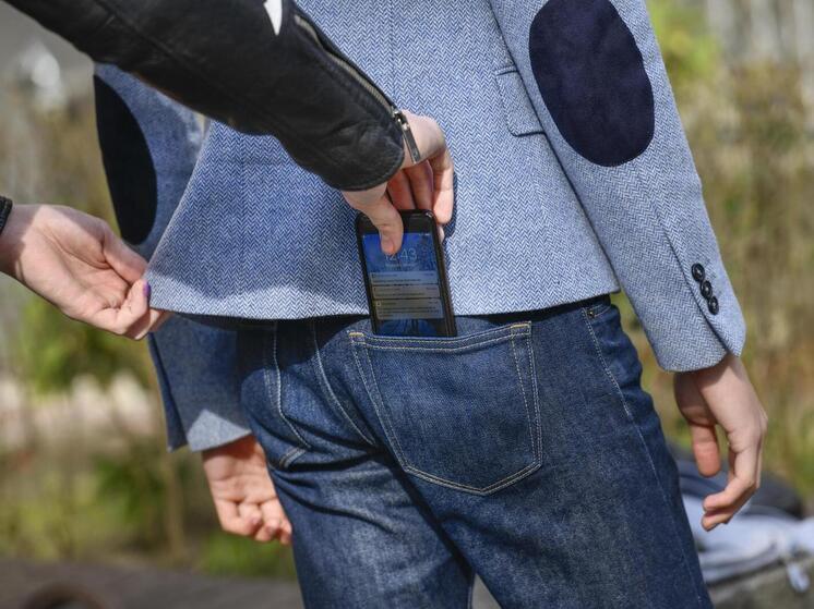 AppleInsider: Вор украл телефон, но вернул, потому что это был Samsung