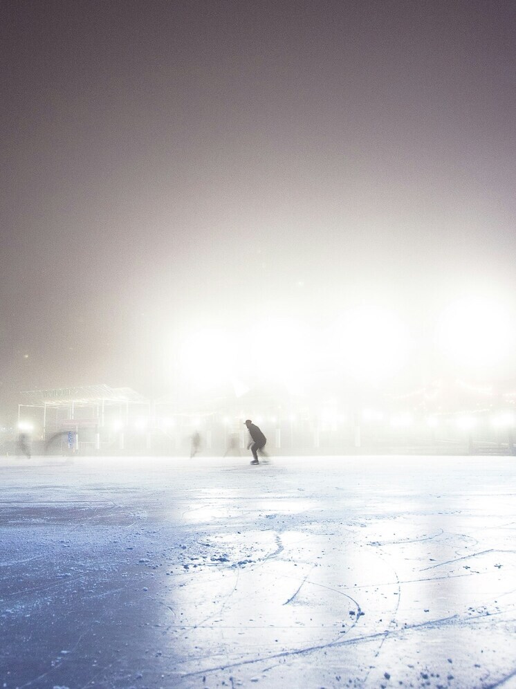 В Улан-Удэ коммунальщики начали заливать катки