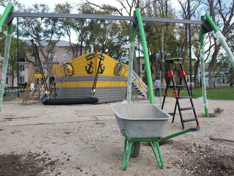 Игровой комплекс в виде фрегата украсит детскую площадку в парке Феодосии