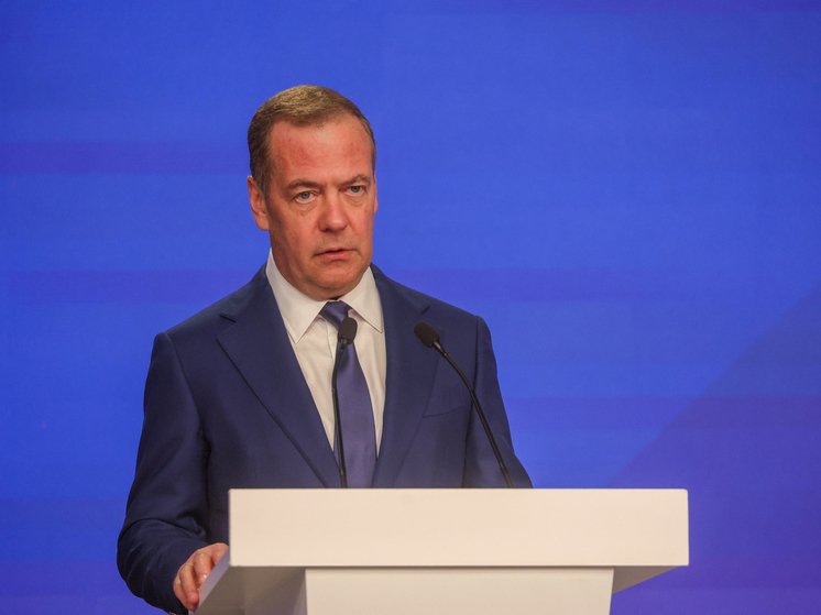 Медведев: гнойник вскрыт, абсцесс у Зеленского протекает быстрее, чем казалось