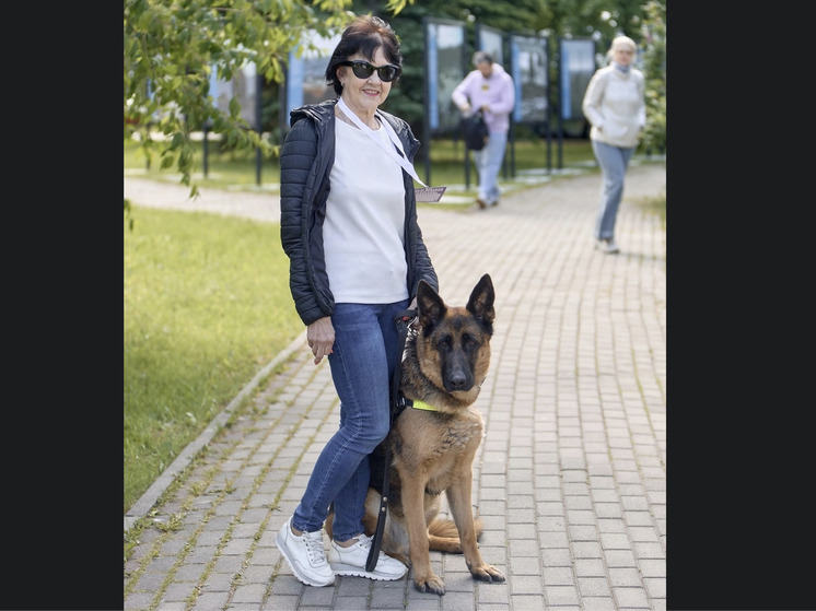 В Поморье двое незрячих жителей получили собак-помощников