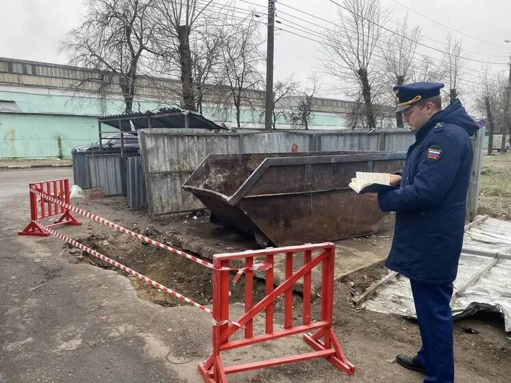 Прокуратура отреагировала на публикации о провале на дороге в Брянске